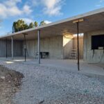 Betongarbeten. Uteplats i tvåvåningar samt betongpool.